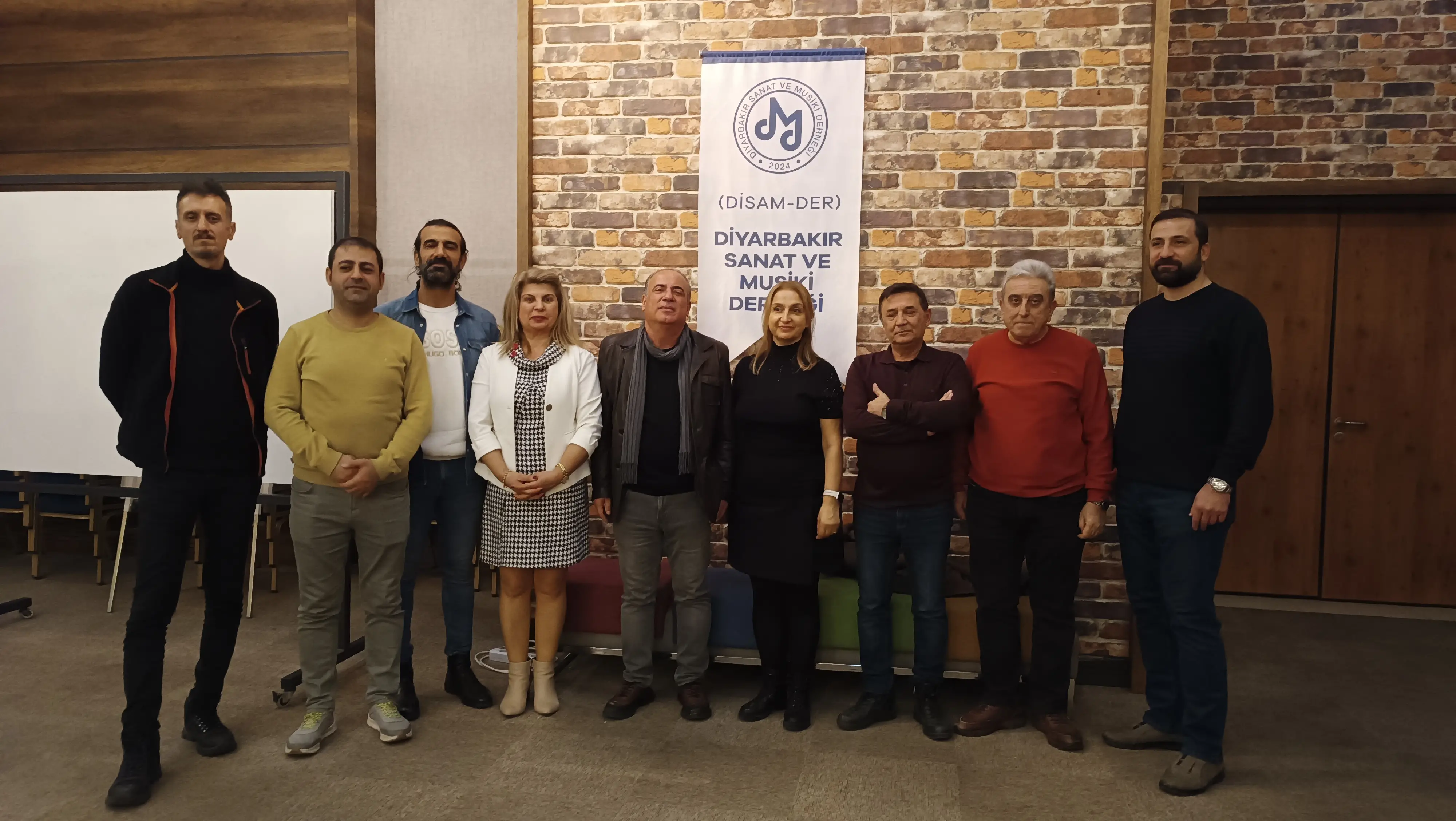 Sezai Karakoç KKM’de Çand Amed’de bir araya gelerek yöresel müzikleri seslendirdiler.